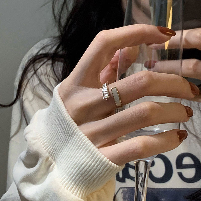 Damen modischer Ring mit modernem Design und eleganten Details Shop Nory