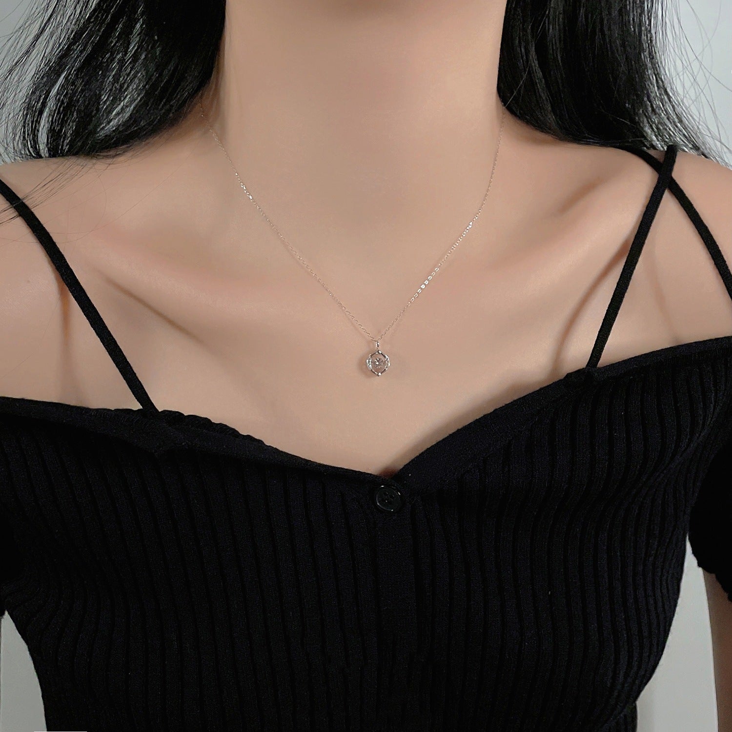 Damen zarte Halskette mit filigranem Anhänger Shop Nory