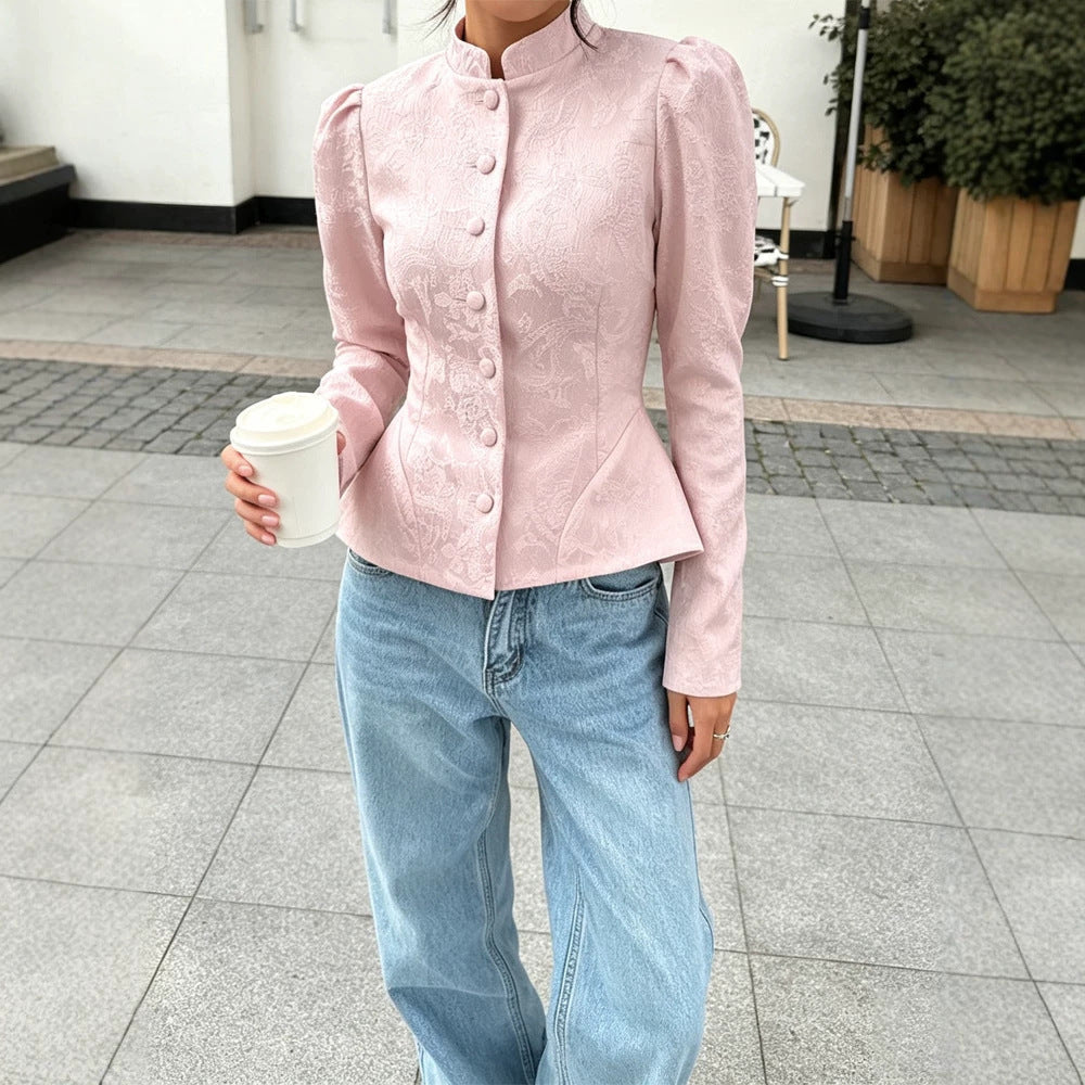 Damen taillierte Jacquard‑Bluse mit Stehkragen und dekorativer Knopfleiste Shop Nory