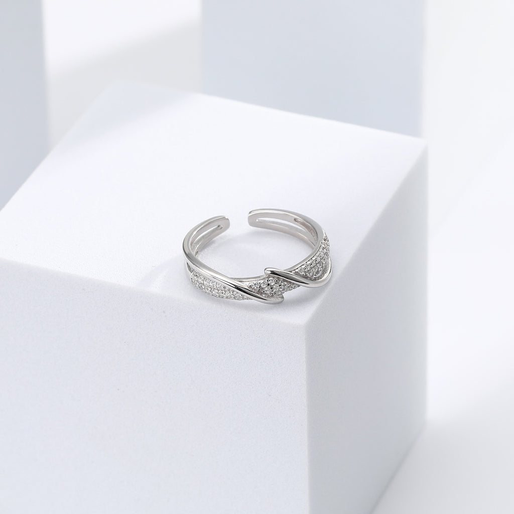 Damen Ring mit geschwungenem Design und funkelndem Zirkonbesatz Shop Nory