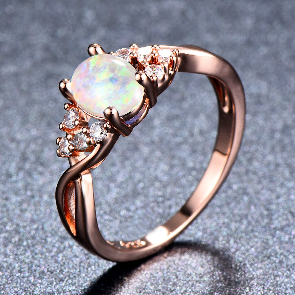 Damen Ring mit schimmerndem Opal und filigranen Zirkonia-Details Shop Nory
