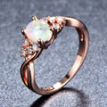 Damen Ring mit schimmerndem Opal und filigranen Zirkonia-Details Shop Nory