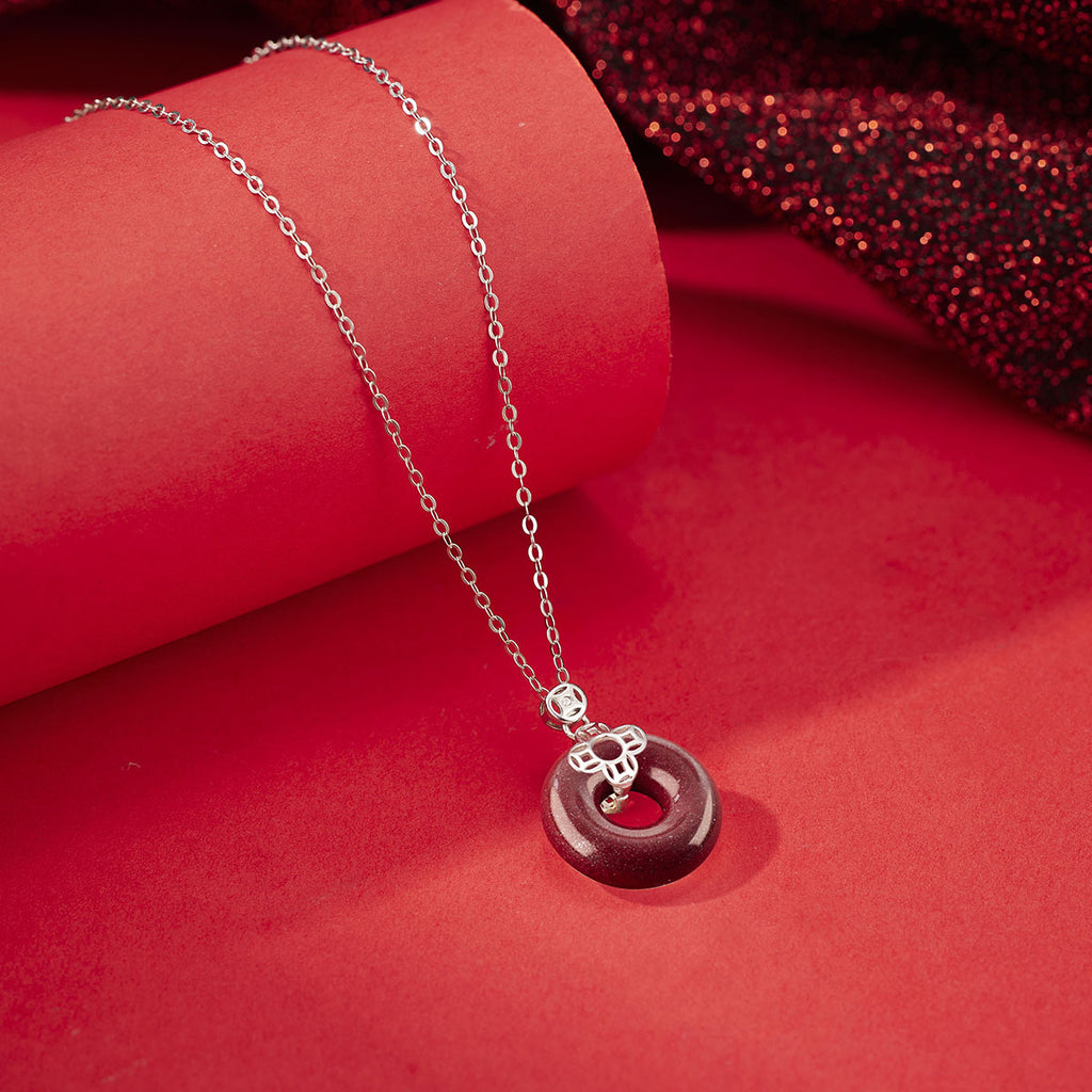 Damen Halskette mit kunstvollem Goldanhänger und elegantem Donut-Design Shop Nory