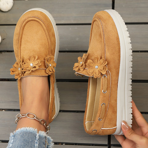 Damen Velours‑Slipper mit Blumenapplikation und profilierter Plateau‑Sohle Shop Nory