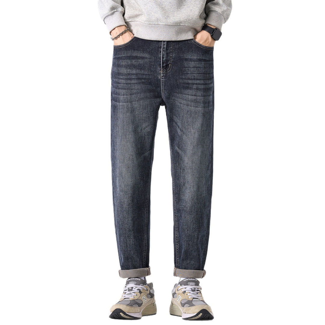 Herren konisch geschnittene Denimhose mit mittlerer Leibhöhe, relaxed Fit und dezenter Used-Optik Shop Nory
