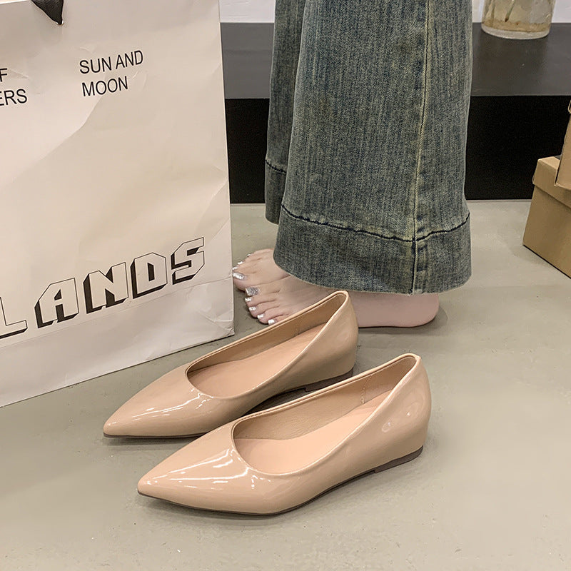 Damen Flache spitz zulaufende Lack‑Ballerina mit gepolstertem Komfortfußbett Shop Nory