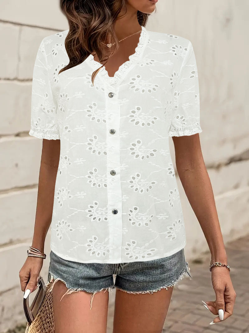 Damen luftiges Blusenshirt mit kunstvollen Lochmustern und Knopfdetails