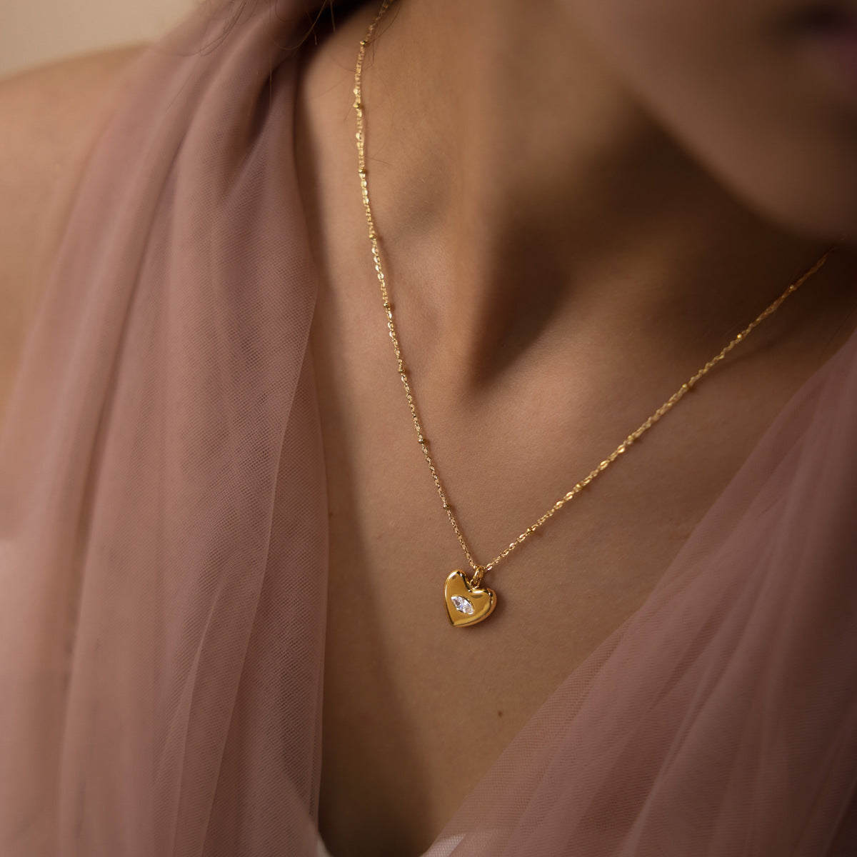 Damen Halskette mit elegantem Herzanhänger und hypoallergenem Edelstahl Shop Nory