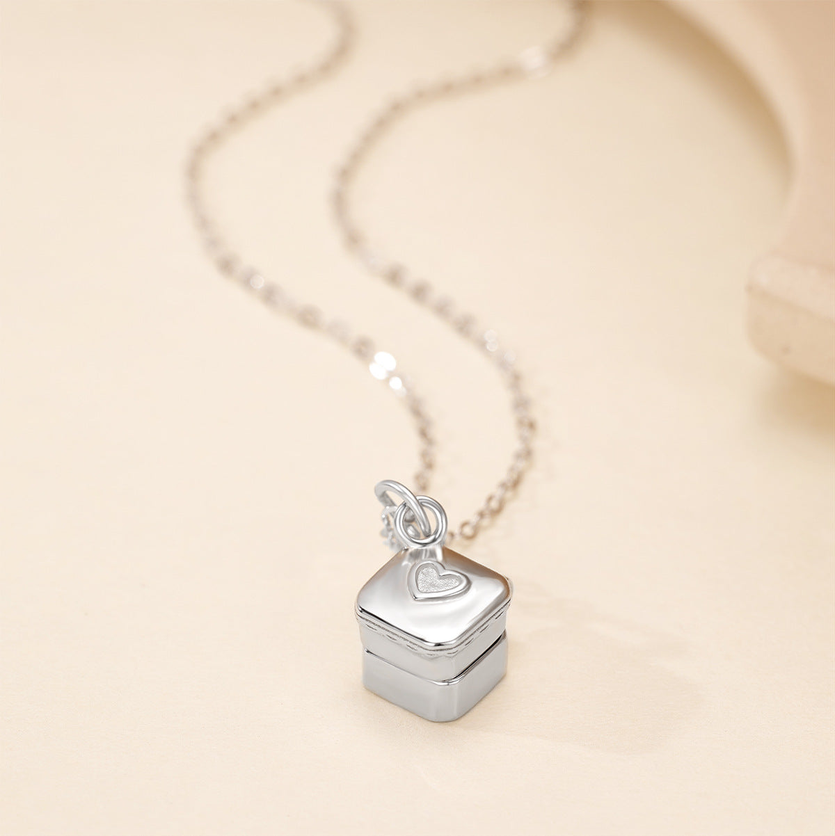 Damen elegante Locket-Halskette mit funkelndem Zirkonia Shop Nory