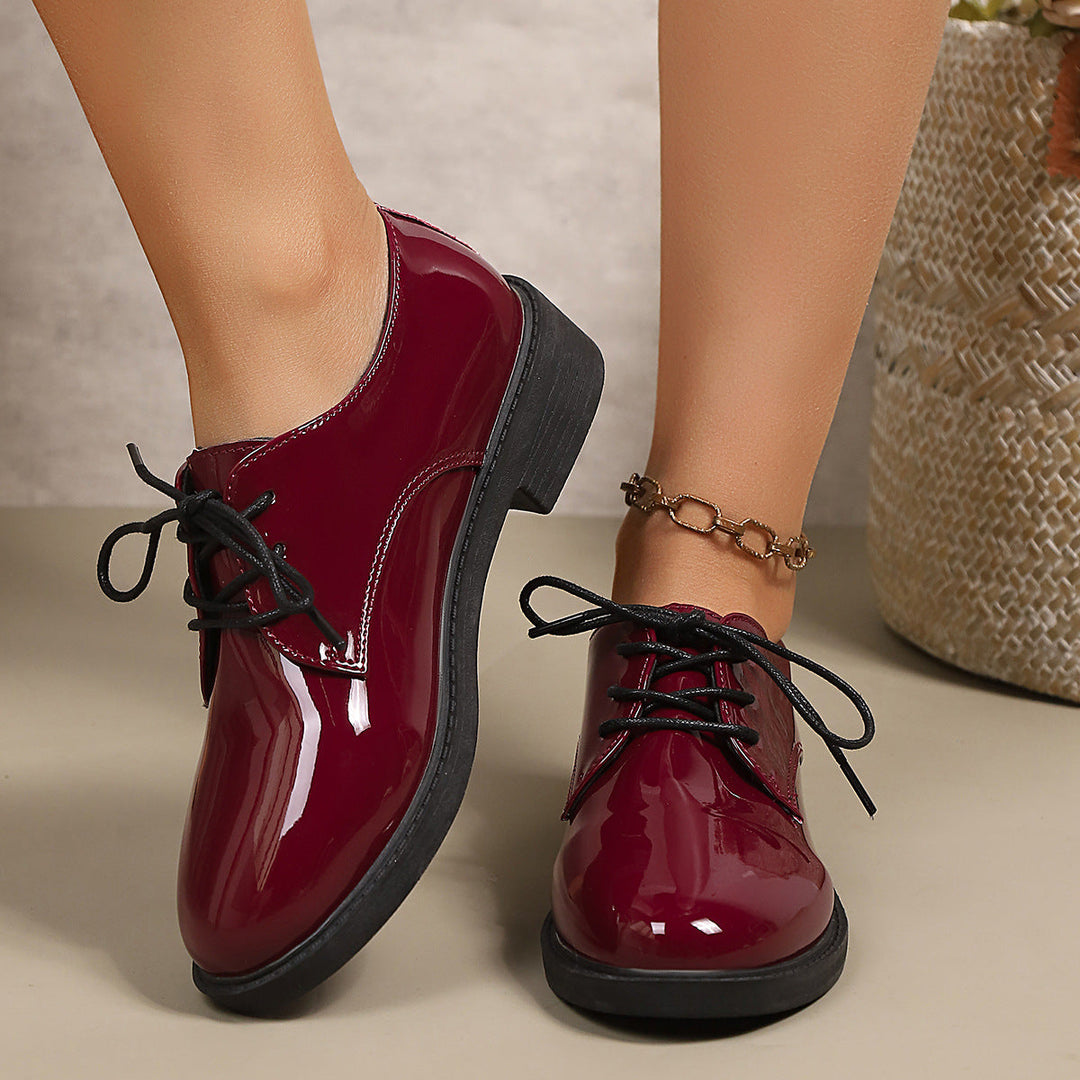 Damen klassische Schnürschuhe mit glänzender Oberfläche