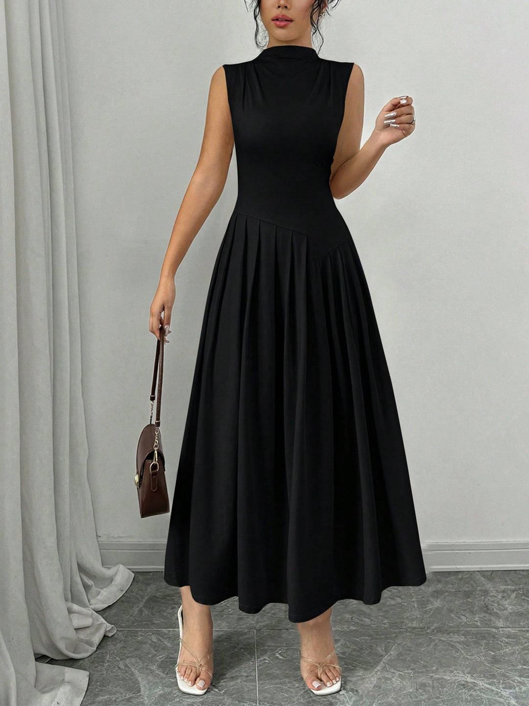 Damen Ärmelloses Maxikleid mit hohem Stehkragen, tailliertem Oberteil und plissiertem Rock Shop Nory