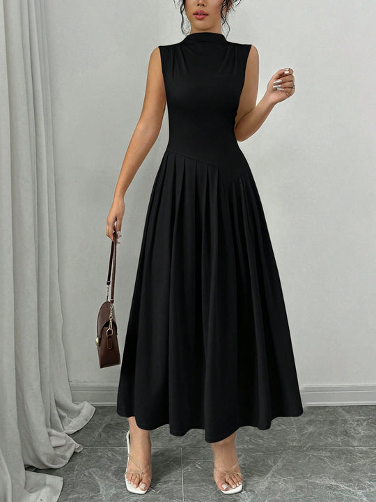 Damen Ärmelloses Maxikleid mit hohem Stehkragen, tailliertem Oberteil und plissiertem Rock Shop Nory