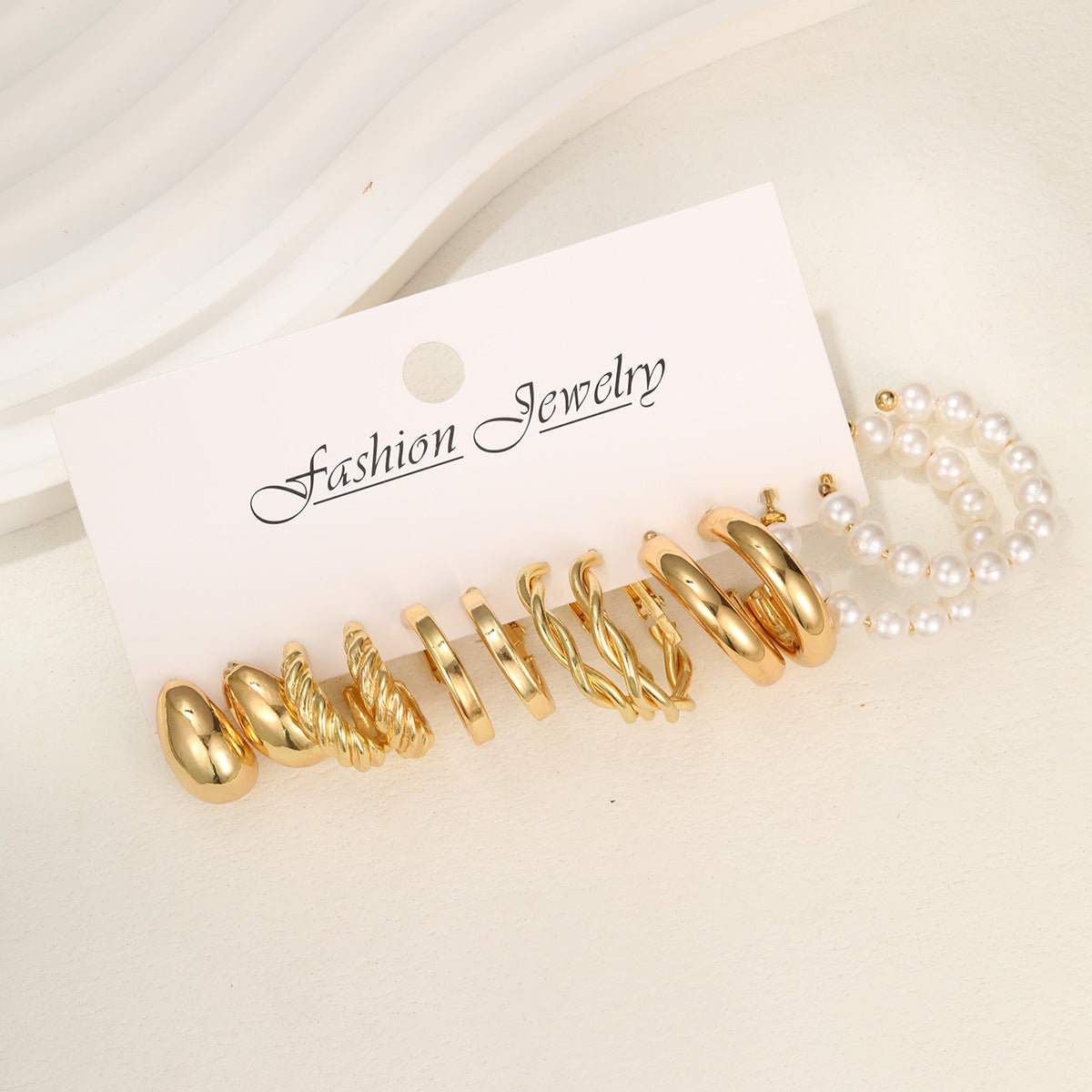Damen Ohrstecker-Set mit eleganten Gold- und Perlenakzenten Shop Nory