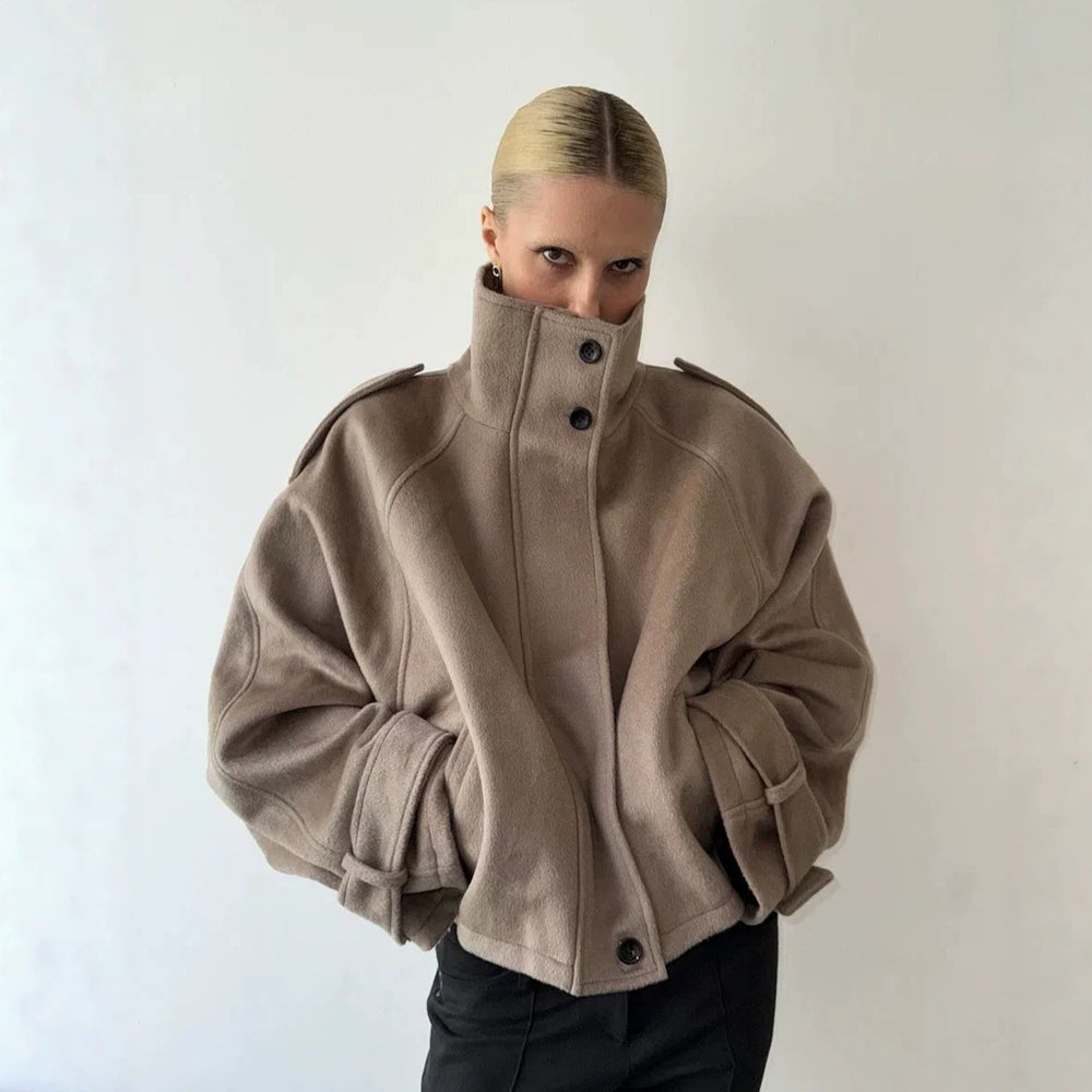 Damen nan kurzer Wollmix-Blouson mit hohem Stehkragen, Schulterpatten und voluminösen Ballonärmeln Shop Nory