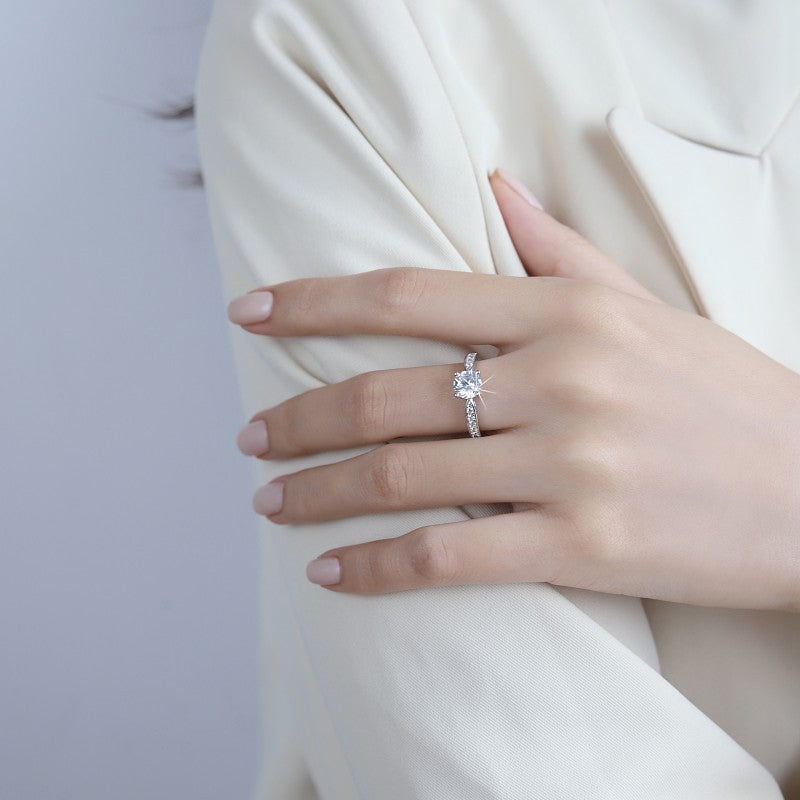 Damenring mit funkelndem rot gefasstem Kristall und elegantem Zirkonia-Besatz Shop Nory