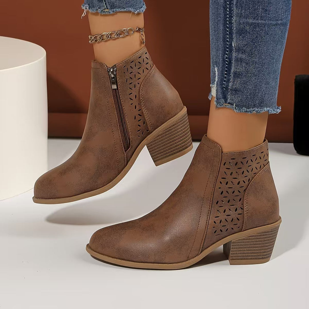 Damen Stiefeletten mit laserperforiertem Blattmuster, Wildlederoptik und mittlerem Blockabsatz Shop Nory