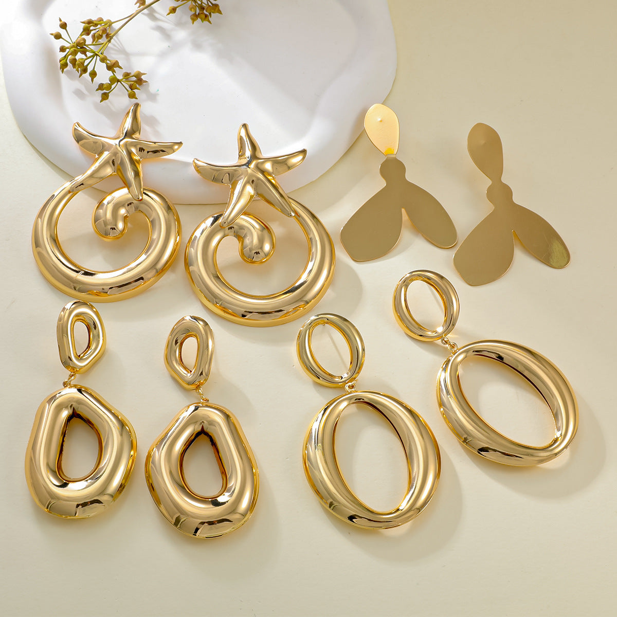 Damen Ohrringe im modernen, skulpturalen Design Shop Nory
