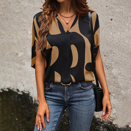 Damen Legeres Viskose-Blusenshirt mit abstraktem Print, V-Ausschnitt und überschnittener Kurzarm Shop Nory
