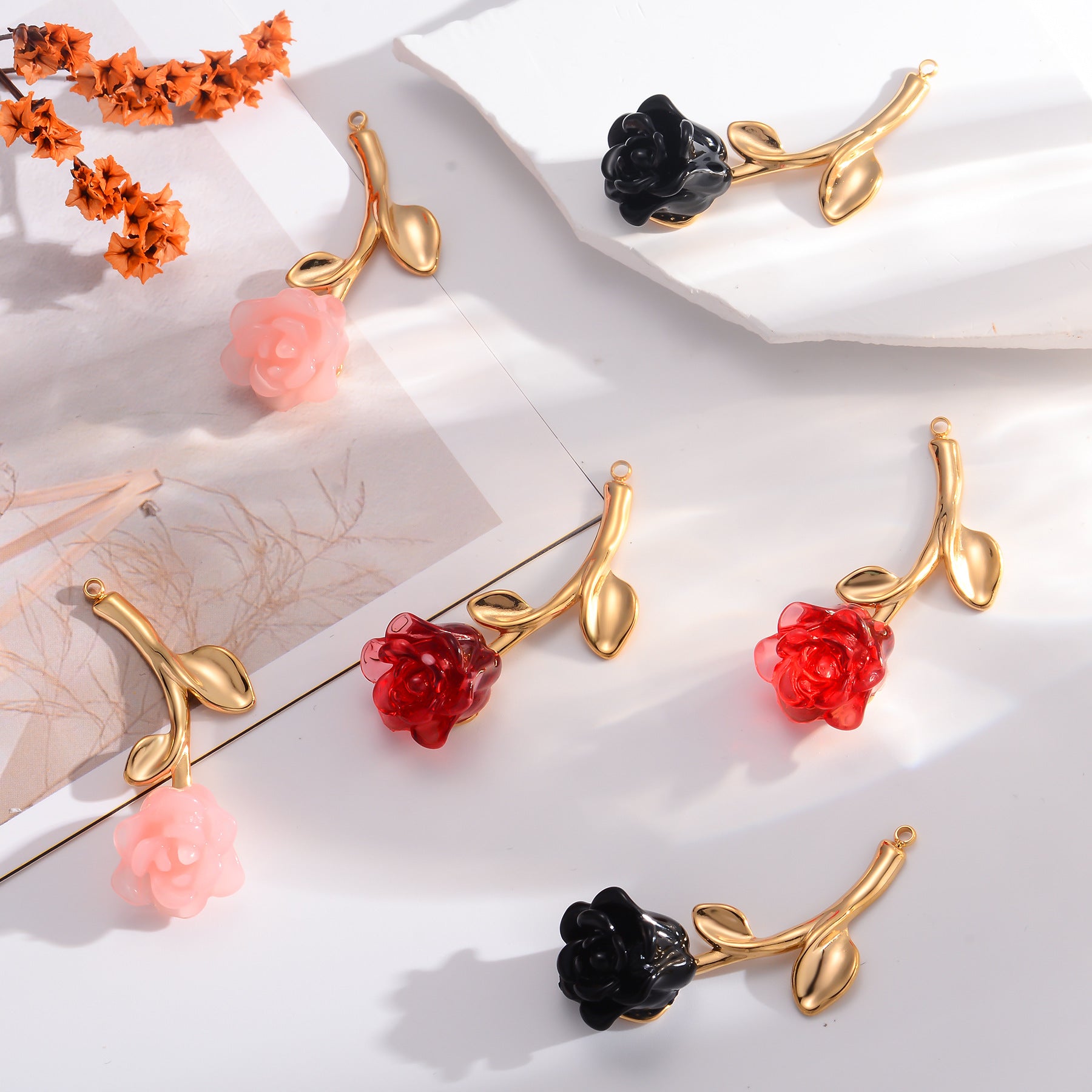 Damen Anhänger mit floralem Design und eleganten Details Shop Nory