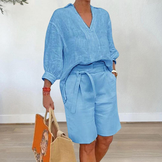 Damen lässiges Sommer-Outfit mit weitem Oberteil und Shorts