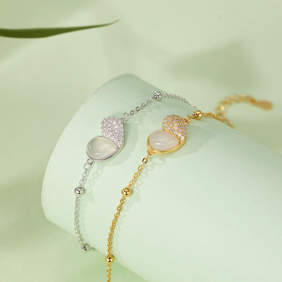 Damen modisches Armband mit Herz-Design und funkelnden Zirkonia Shop Nory