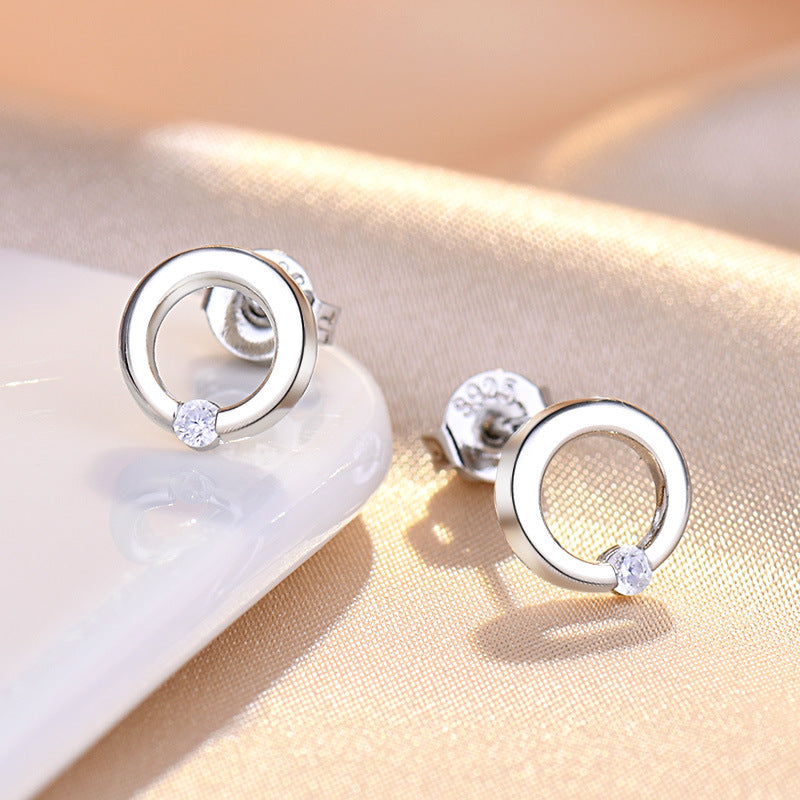 Damen-Ohrstecker im modernen Doppelring-Design mit funkelndem Zirkonia-Shop Nory