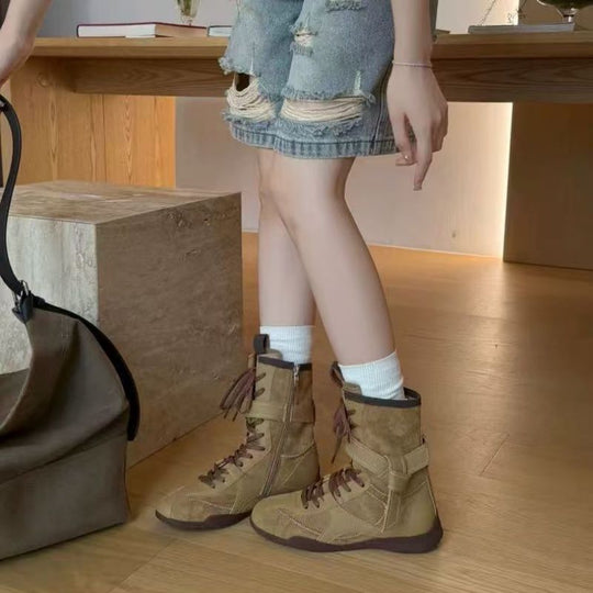 Damen Schnür-Ankleboots mit dekorativer Ziernaht, Riemenverschluss und markanter Profilsohle Shop Nory