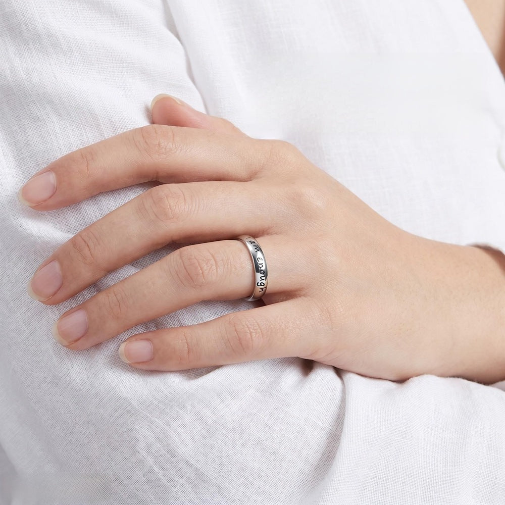 Damen Ring mit eingravierter Bestätigung und moderner Goldoberfläche Shop Nory