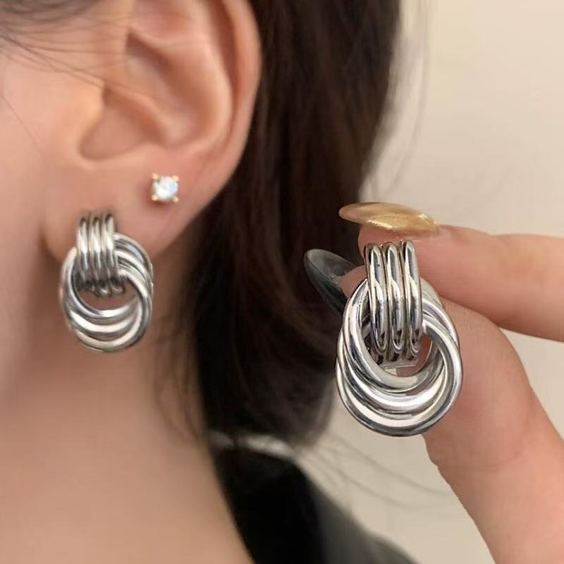 Damen Ohrstecker mit modernem Doppelring-Design Shop Nory