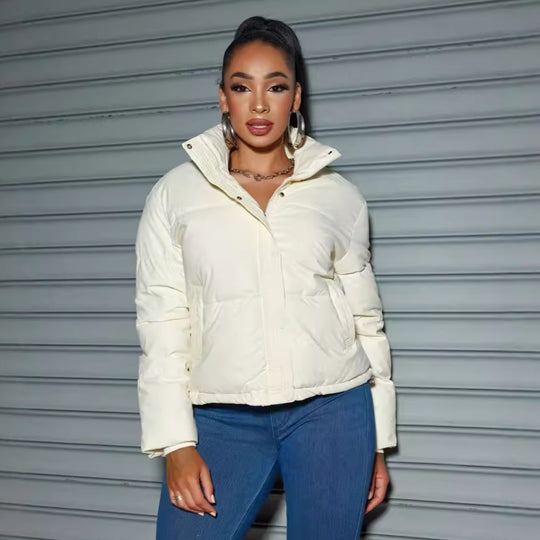 Damen Kurz geschnittene wattierte Steppjacke mit hohem Stehkragen und verdecktem Reißverschluss Shop Nory