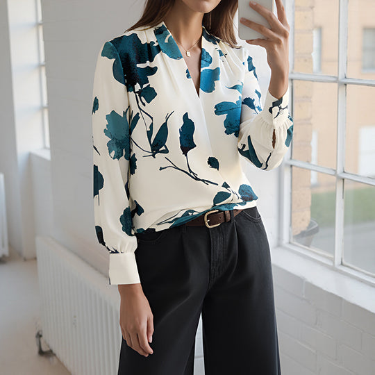 Damen Watercolor-Bluse mit V-Ausschnitt, Plissée-Schulter und legerer Wickeloptik Shop Nory