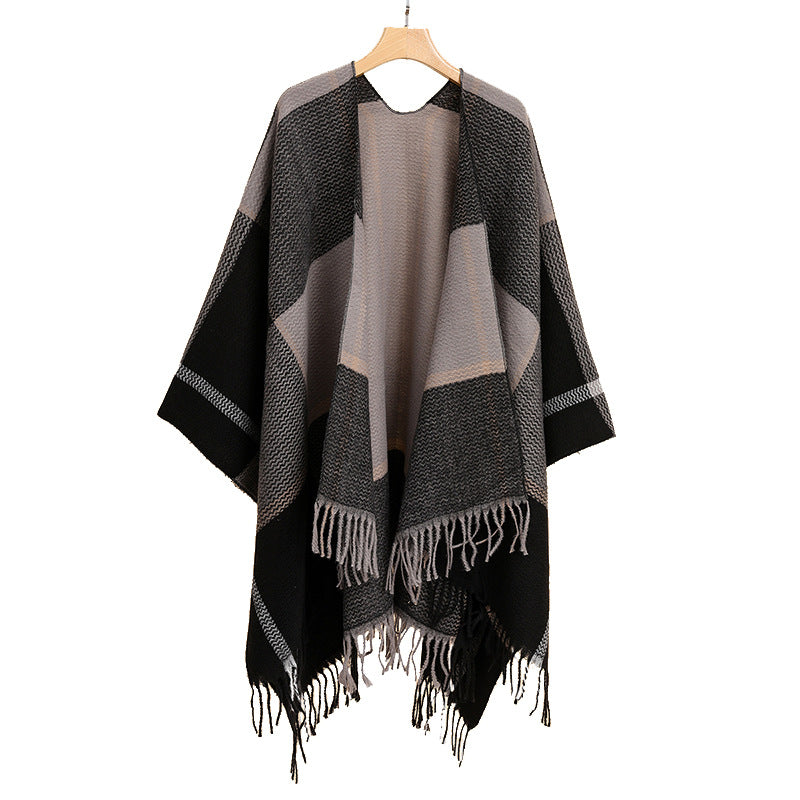 Damen Oversize-Capeponcho aus strukturierter Strickmischung mit V‑Ausschnitt, Karomuster und Fransen Shop Nory