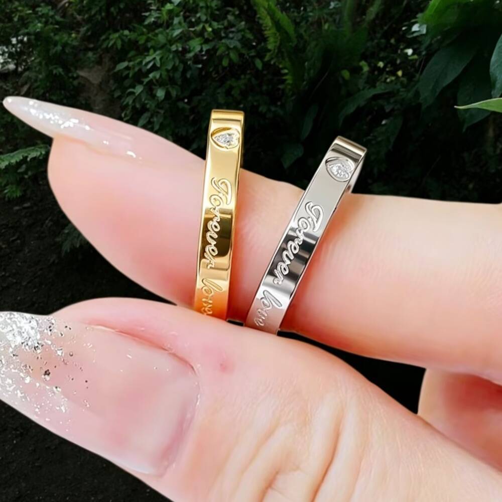 Damen Ring mit eingraviertem Liebesschriftzug und herzförmigem Zirkonia Shop Nory