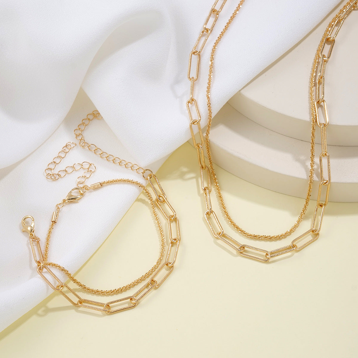 Damen Halskette und Armband Set mit modernen Glieder- und Zirkonia-Details Shop Nory