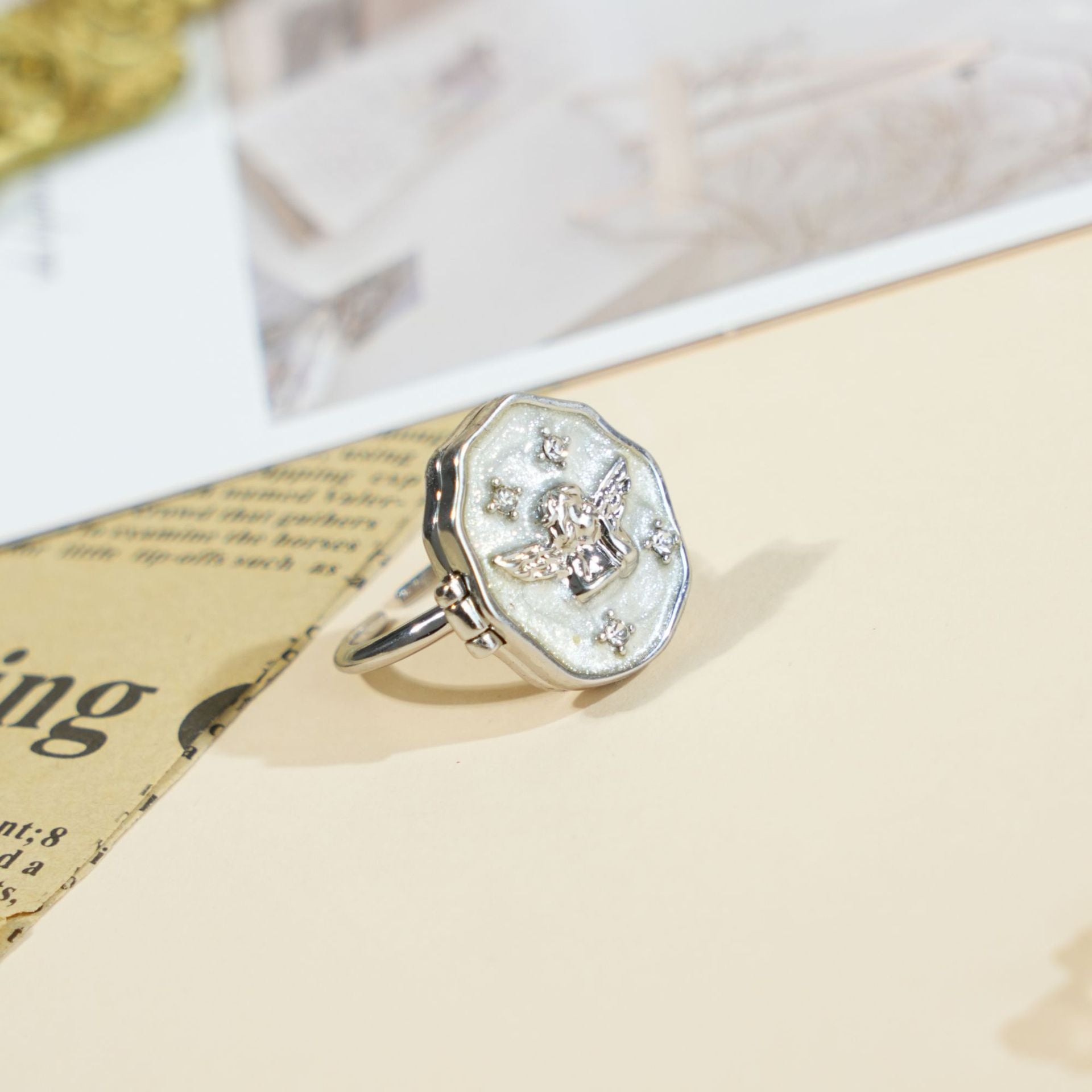 Damenring mit detailverliebtem Engel-Motiv Shop Nory