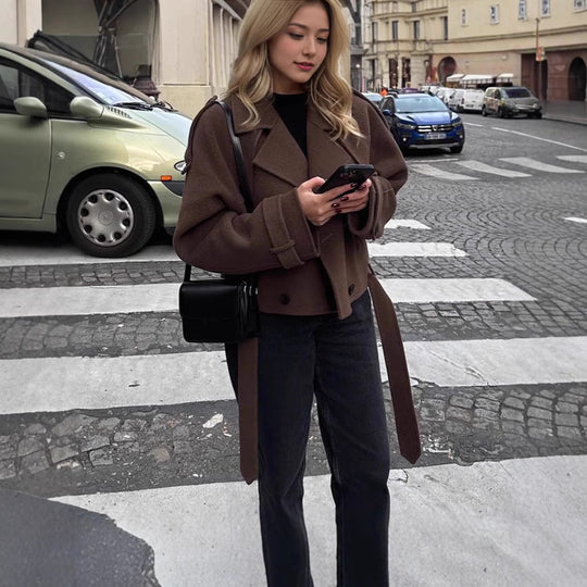 Damen Kurzer Wollmantel mit oversized Kragen, doppelreihiger Knopfleiste und Bindegürtel Shop Nory