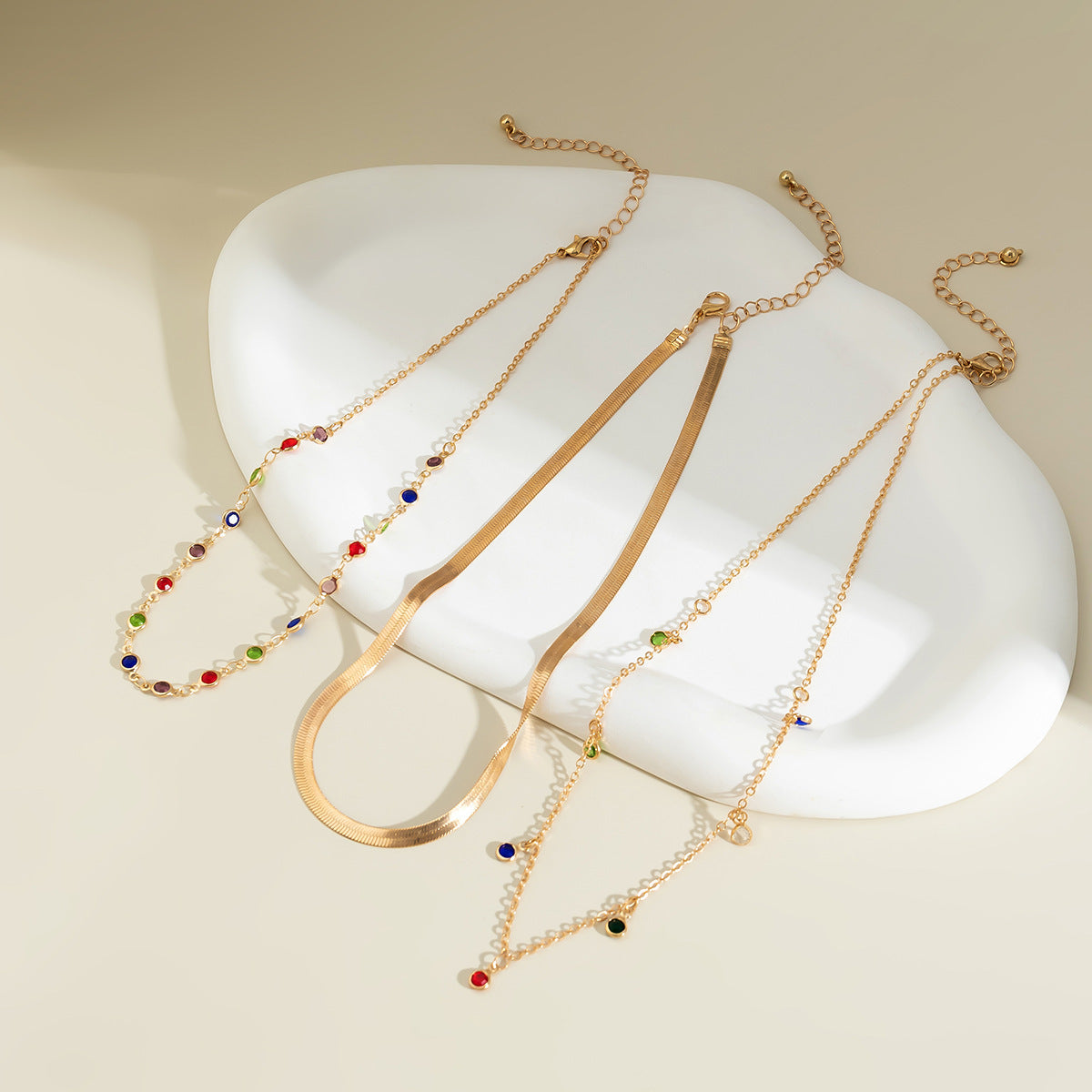Damen mehrlagige Halskette mit bunten Edelsteinen und elegantem Design