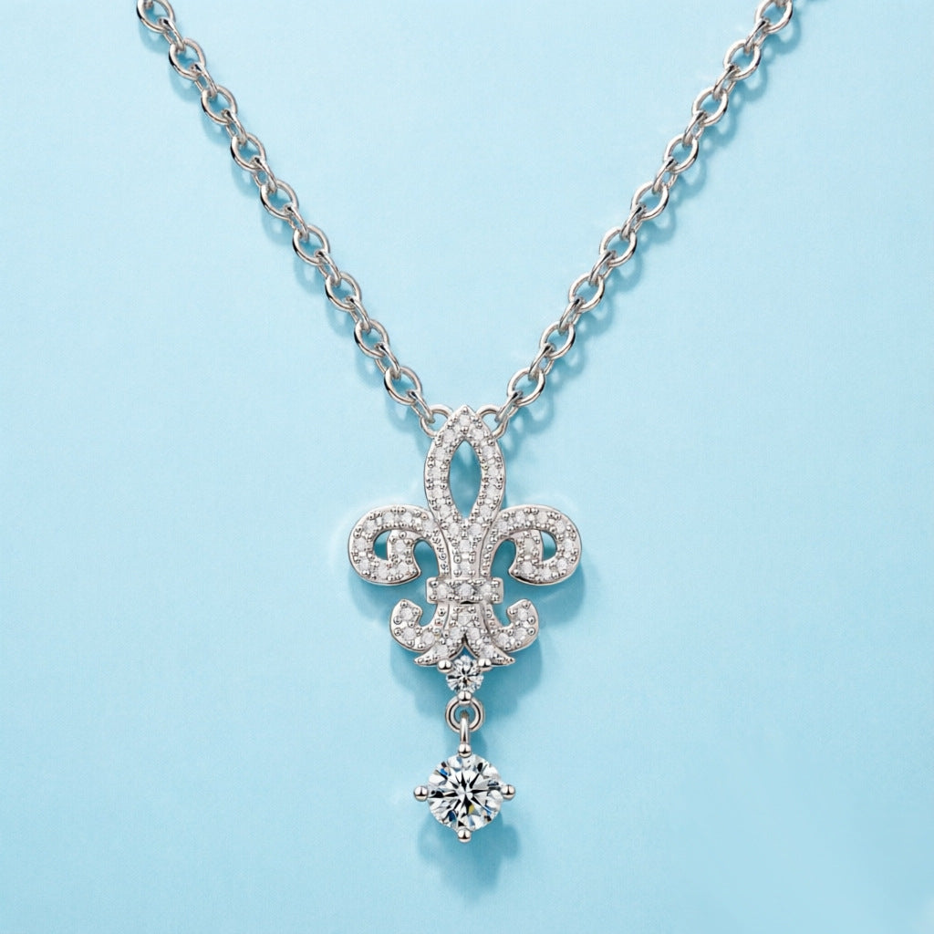 Damen Halskette mit floralen Design und funkelndem Anhänger Shop Nory