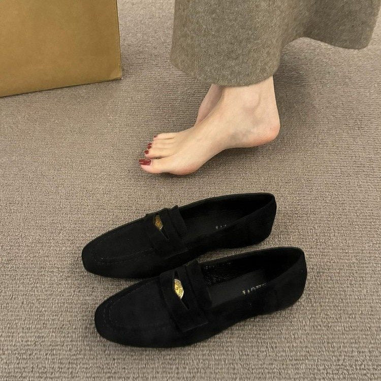 Damen Mokassins mit weichem Wildleder und elegantem Riemenverschluss