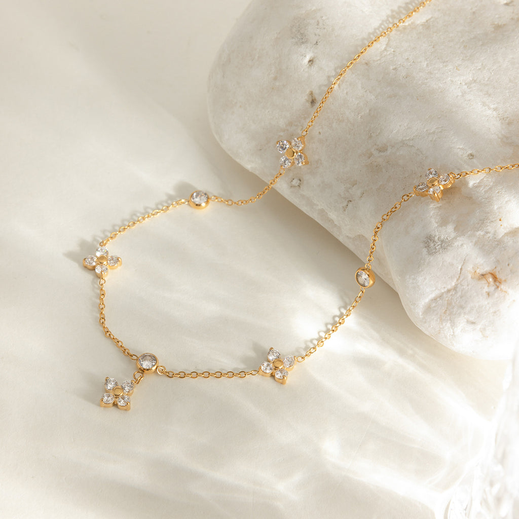 Damen elegante Halskette mit funkelnden Kristallen und verstellbarer Länge Shop Nory