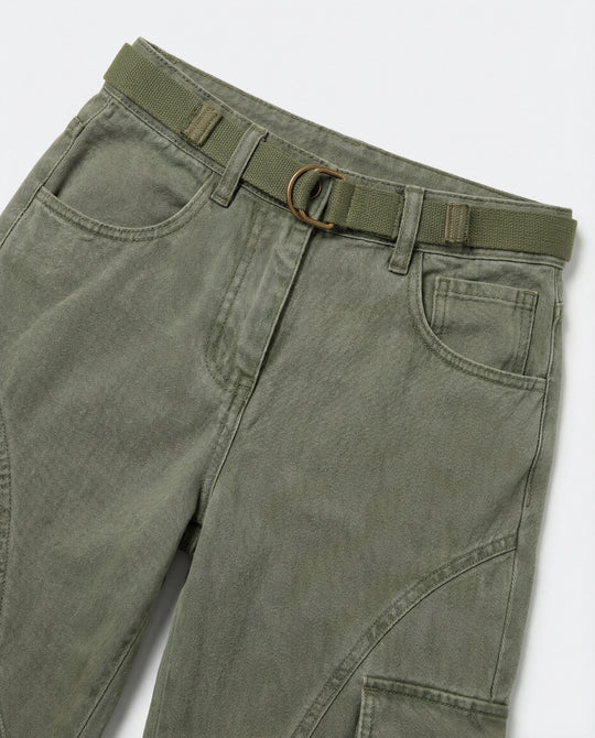 Damen hochgeschnittene Cargohose mit weitem Bein, verstärkten Kniepartien und integriertem Textilgürtel