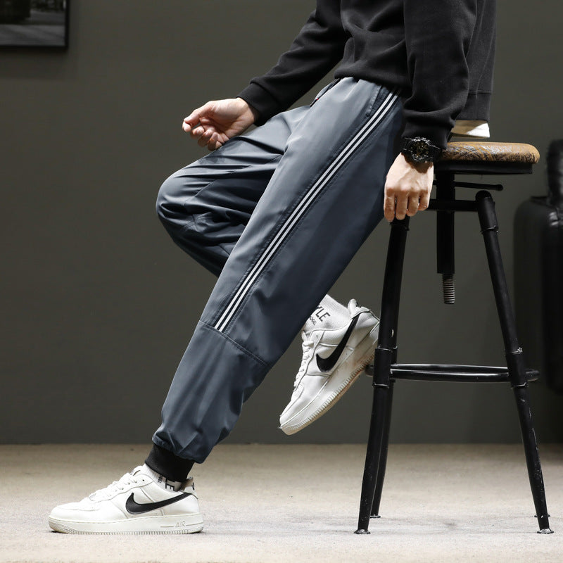 Herren Sportive Jogginghose im Trackstyle mit seitlichen Kontraststreifen, Tunnelzug und elastischen Bündchen Shop Nory