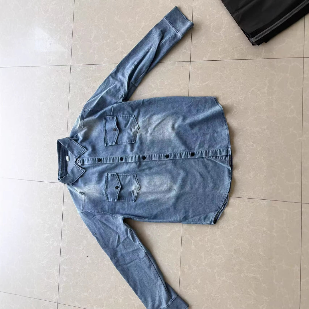 Herren oversized Denim-Hemdenjacke mit geschwungenem Saum und aufgesetzten Pattentaschen Shop Nory