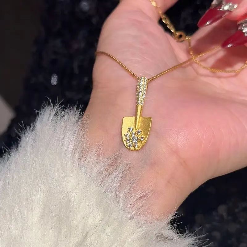Damen Kette mit kunstvollem Schaufelanhänger und funkelnden Kristallen Shop Nory