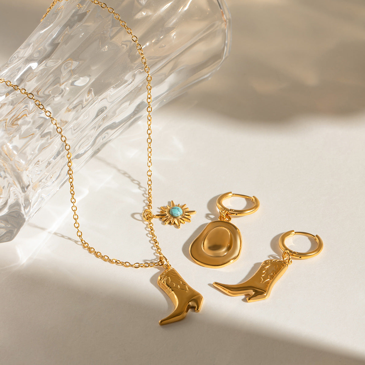 Damen Halskette mit charmantem Stiefelmuster und blaue Zirkonia Akzent Shop Nory