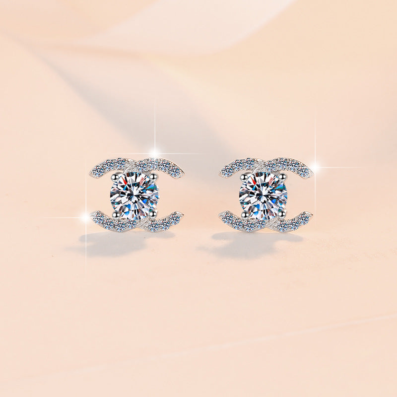 Damen Ohrstecker im eleganten Design mit funkelnden Kristallen Shop Nory