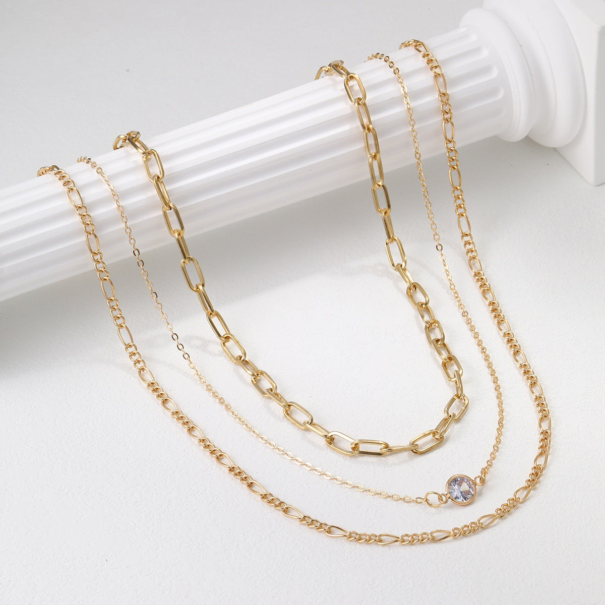 Damen mehrlagige Halskette mit funkelndem Anhänger und eleganten Gliederdesigns Shop Nory