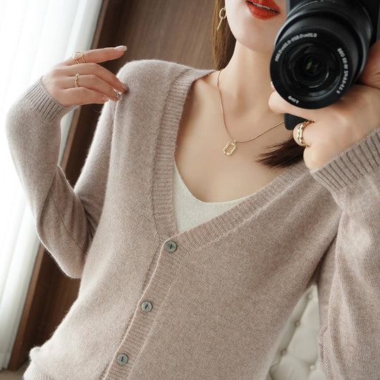Damen Leichter V‑Ausschnitt-Cardigan aus Kaschmir‑Mix mit feiner Rippkante Shop Nory