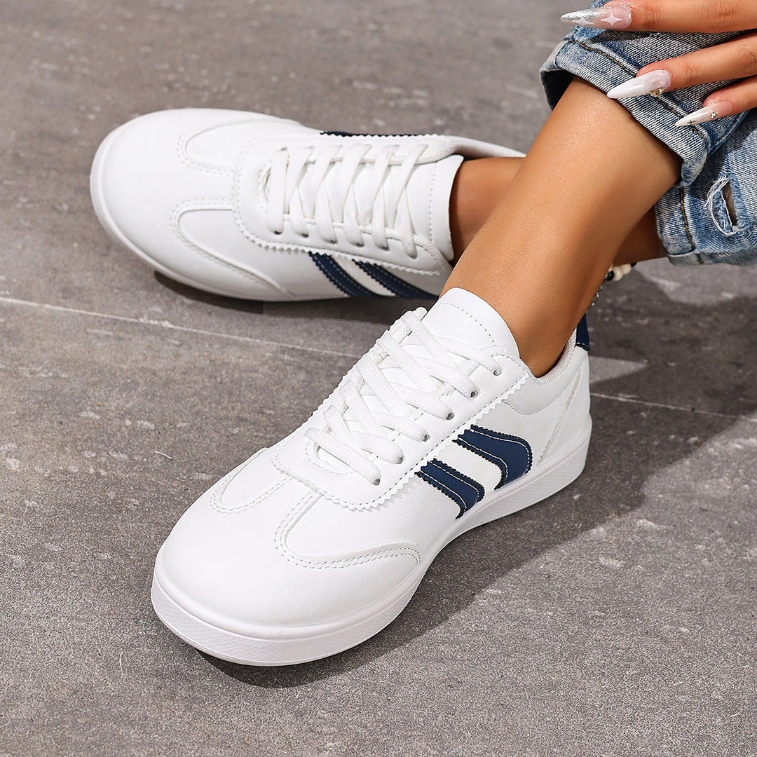 Damen Sportliche Sneakers mit modischen Designelementen
