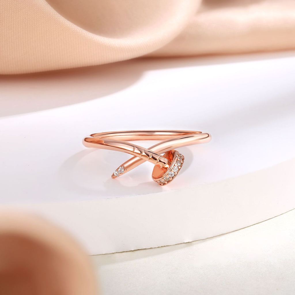 Damenring mit elegantem Schleifenmotiv und funkelnden Zirkonia-Elementen Shop Nory